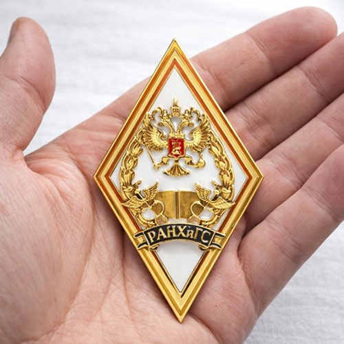 Именной нагрудный знак выпускника РАНХиГС №3 из позолоченного серебра